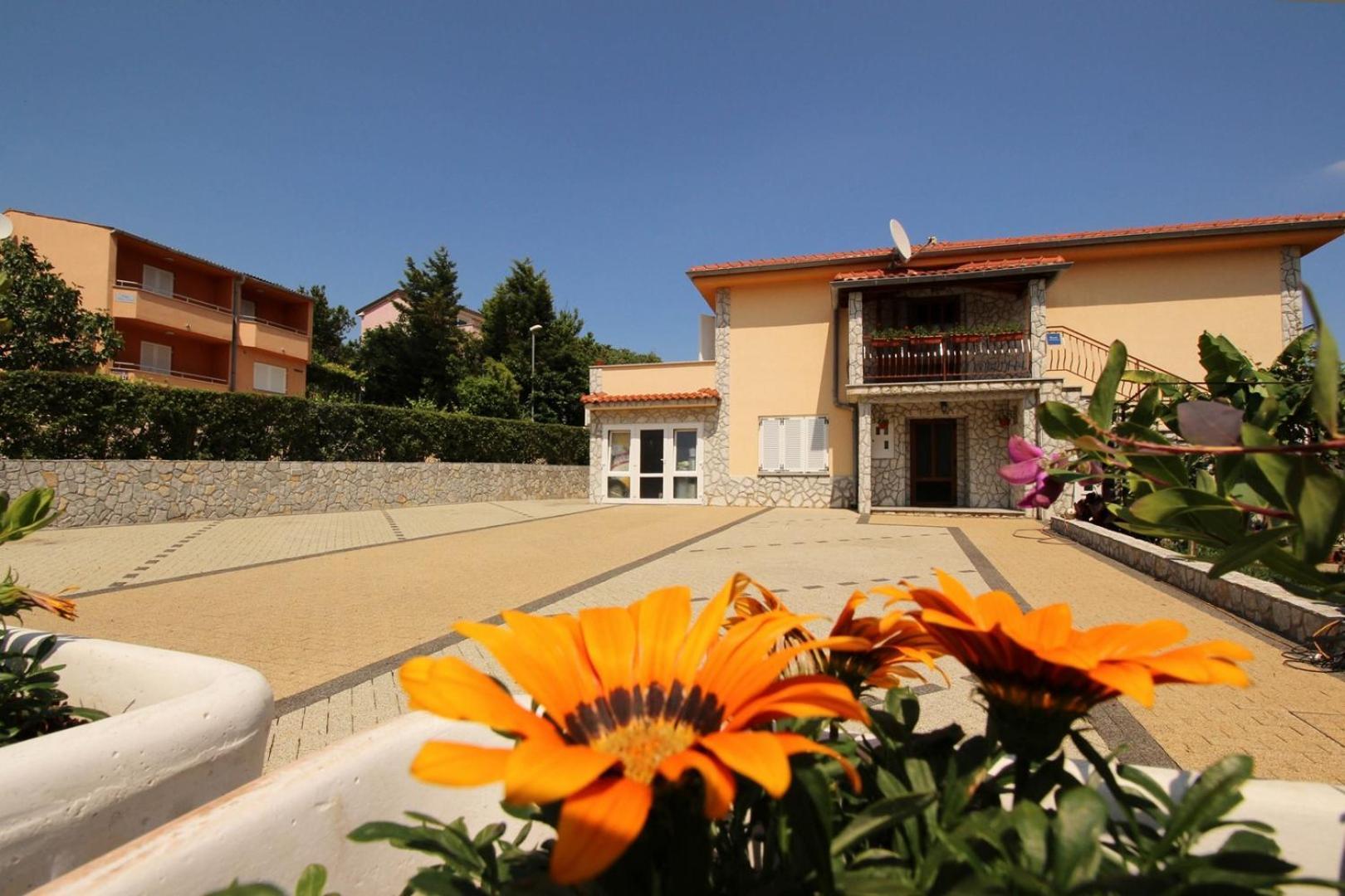 Apartments Nevenka K. Cizici Exterior photo